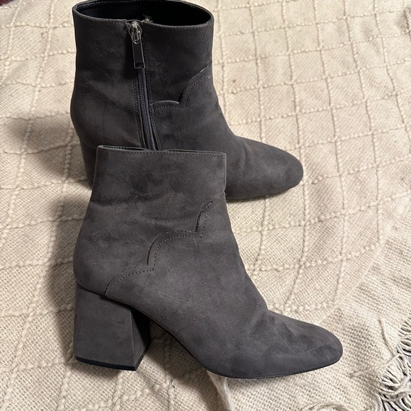 Zara women’s Trafaluc gray suede ankle booties size 41 - Picture 7 of 10